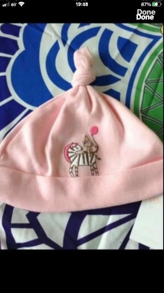 Girls BNWT hat 6/12 mths €3 - Image 2