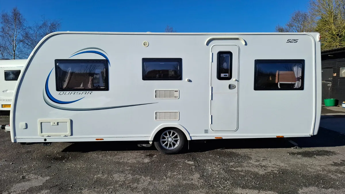 Lunar Quasar 5 berth caravan - Image 3