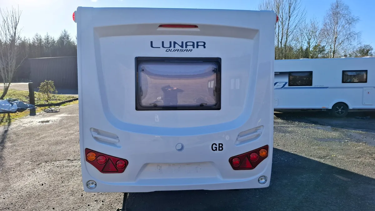 Lunar Quasar 5 berth caravan - Image 4