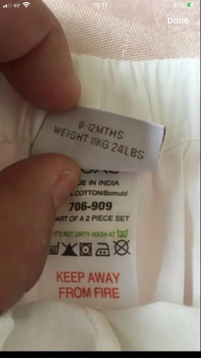 Girls new shorts 9/12 mths €3 - Image 3