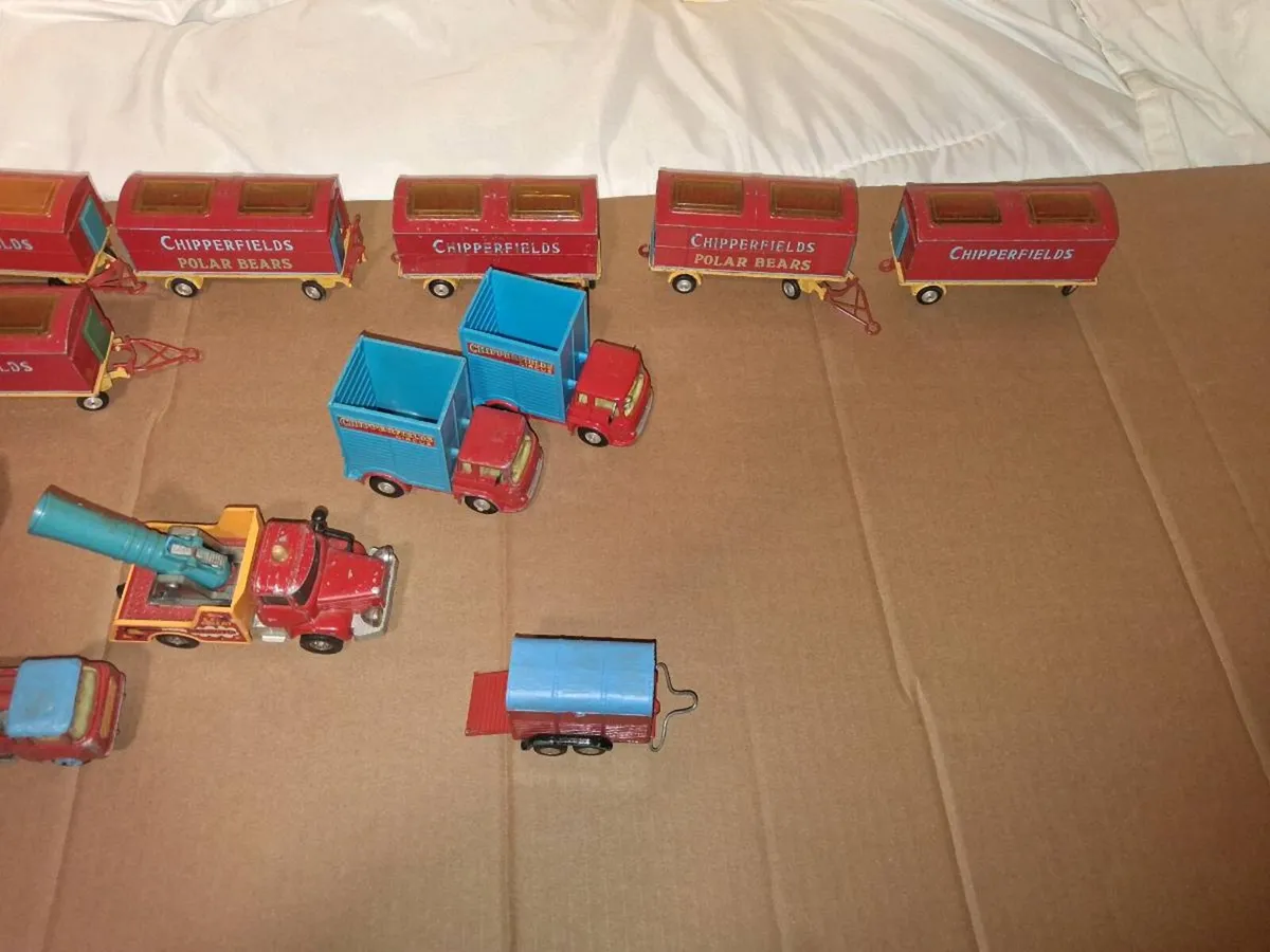 CHIPPERFIELDS CIRCUS MODELS - Image 2