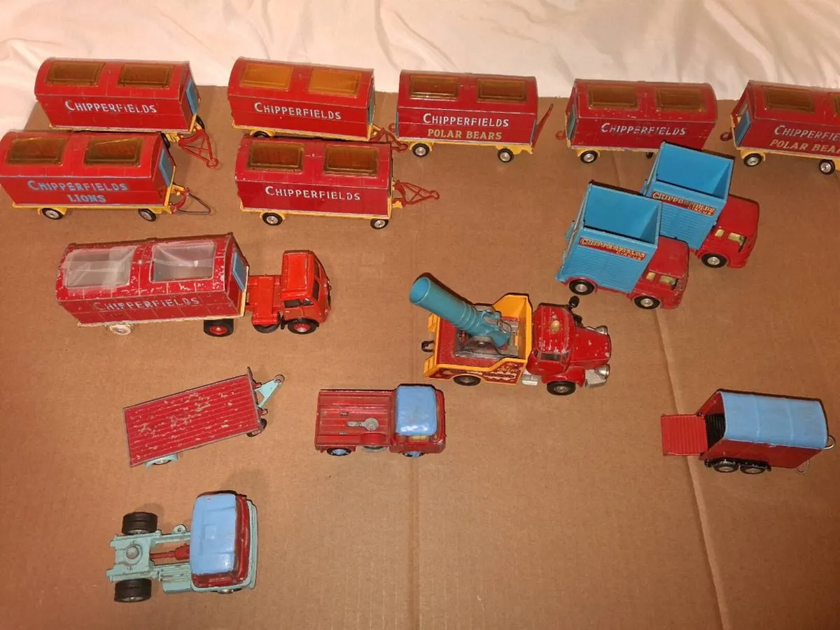 CHIPPERFIELDS CIRCUS MODELS - Image 3