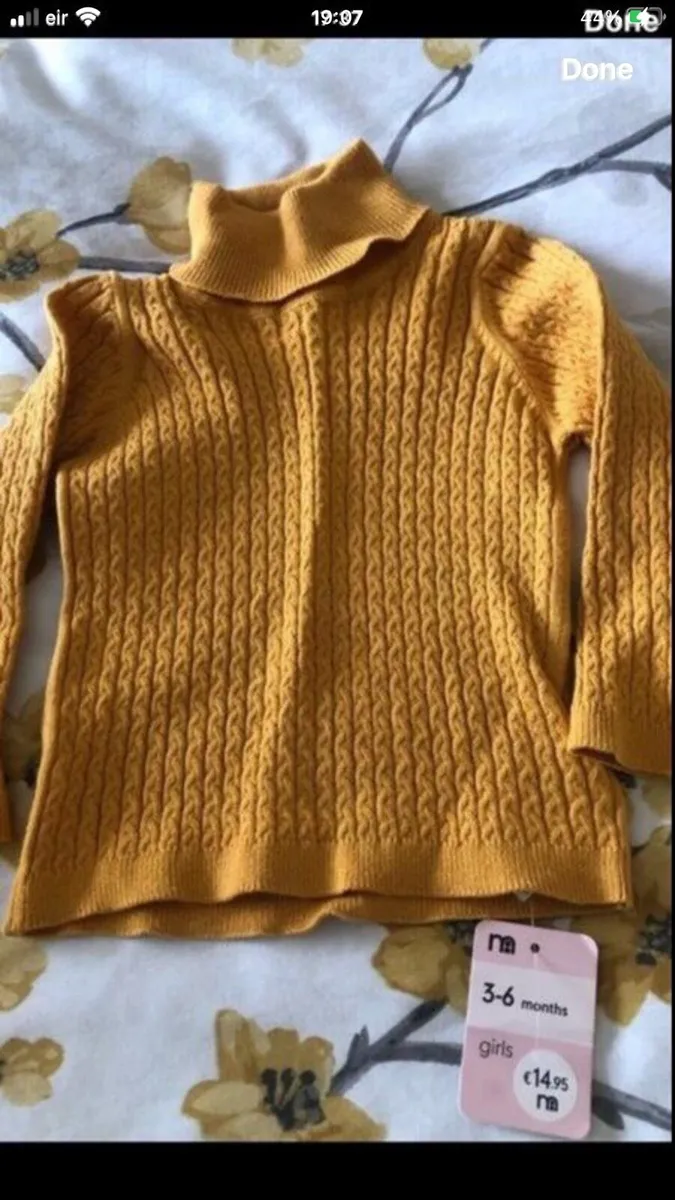 Girls BNWT top 3/6 mths €6 - Image 4