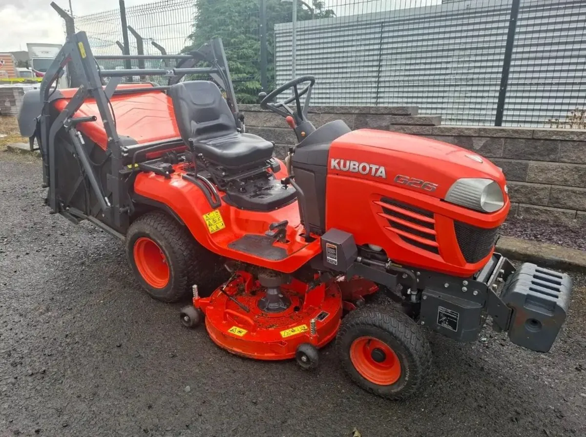 Kubota G26 high tip ride on mower lawnmower 400 hr - Image 1