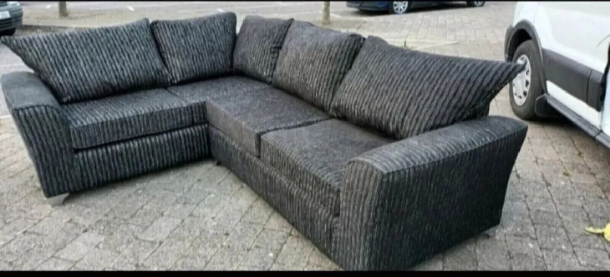 Suite of furniture - Image 2