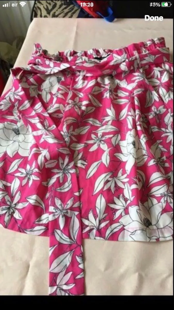 Ladies  stunning skirt size 12 €5 - Image 1