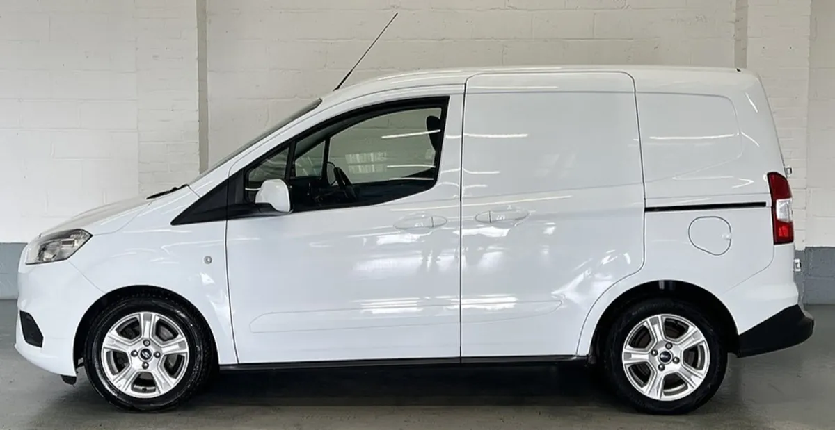 2022 Ford Transit Courier Panel Van - Image 4
