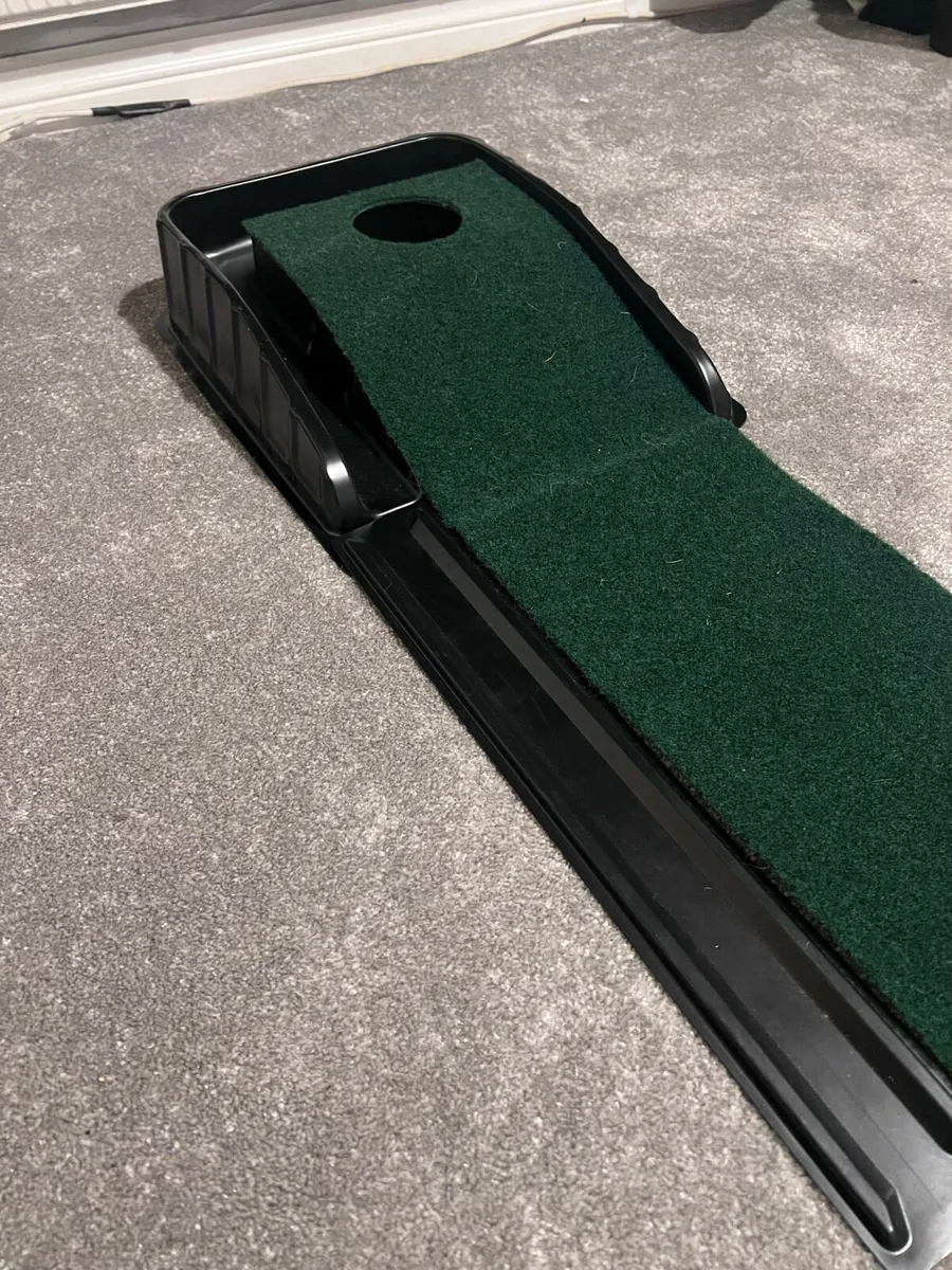 Golf putting practice mat - Image 1
