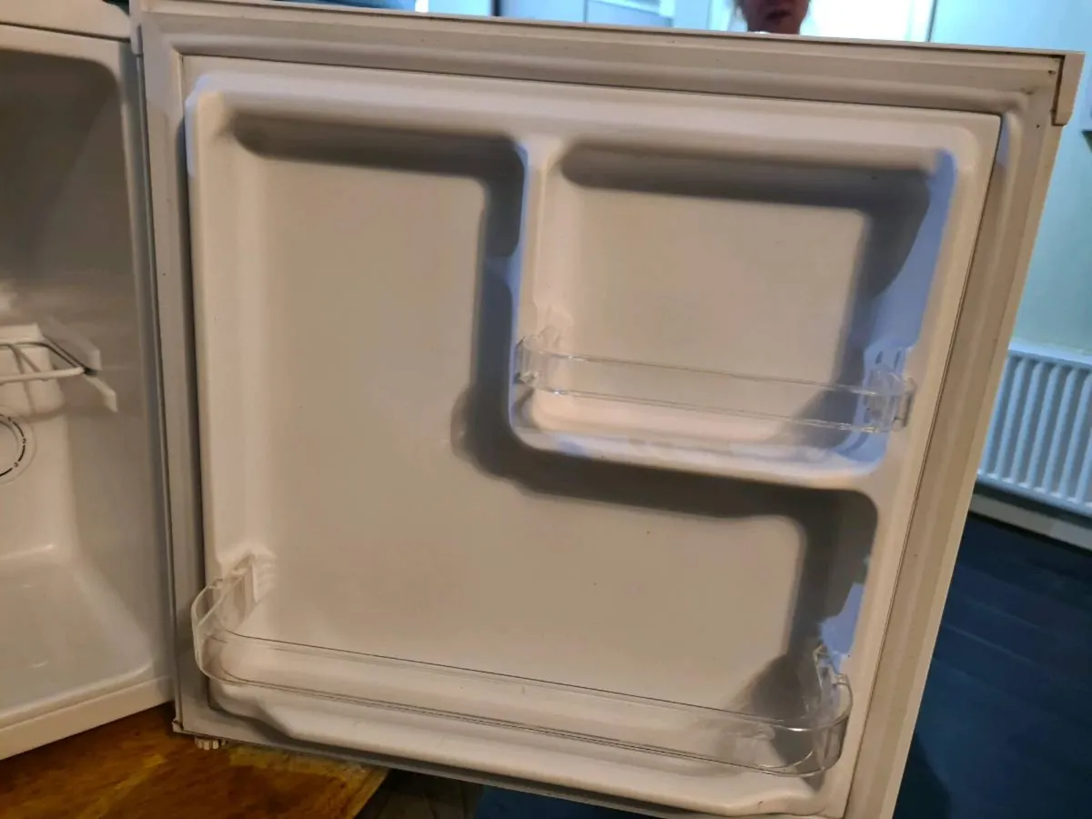 Counter top fridge - Image 2