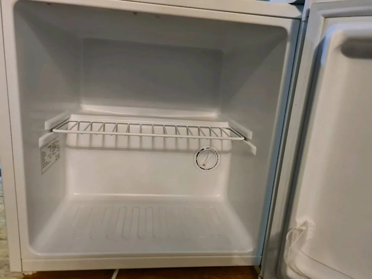 Counter top fridge - Image 3