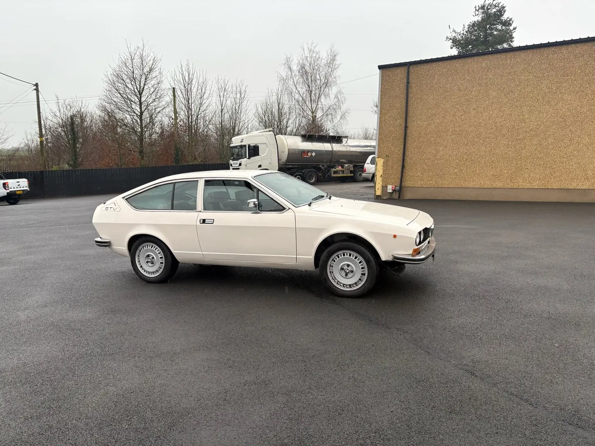 Alfa gtv coupe  2.0 twin cam - Image 2