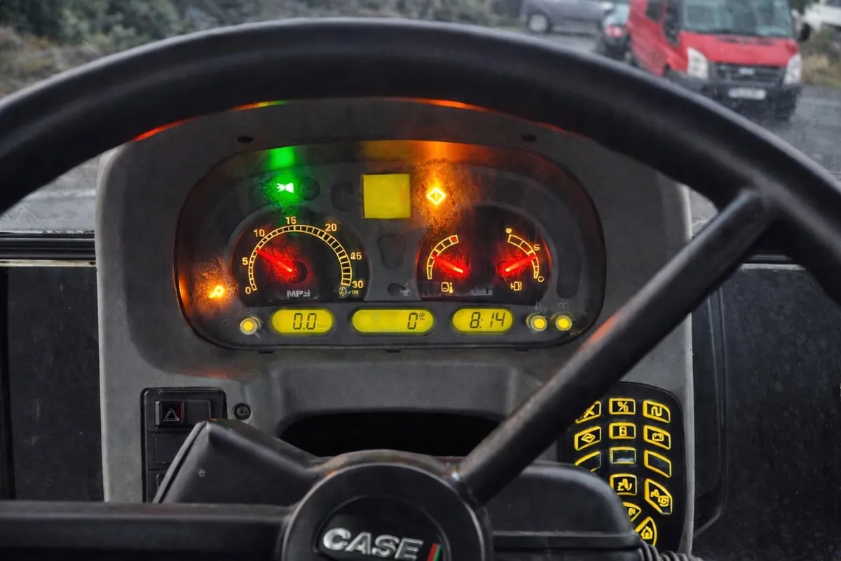 Case JX1100U ***Light Damage To Cab*** - Image 2