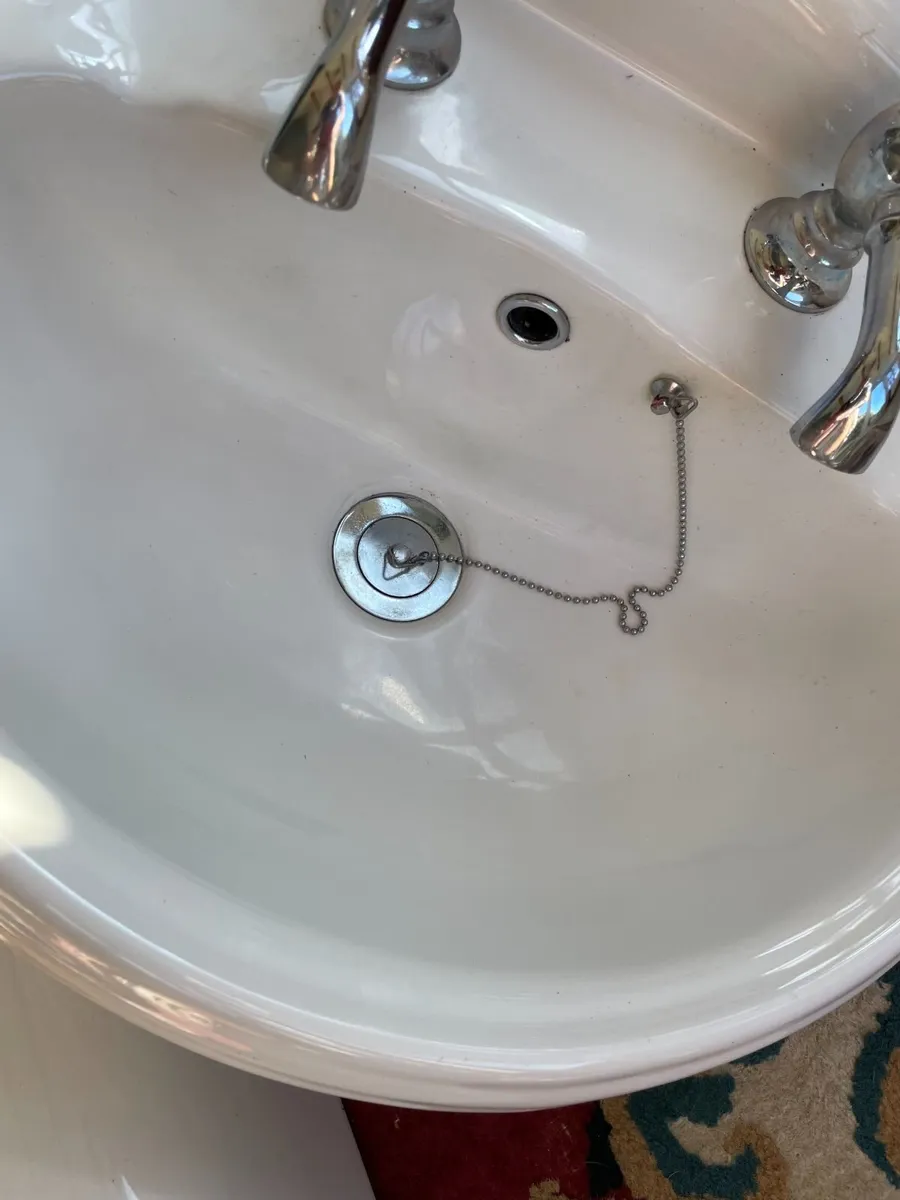 Bathroom Sink and pedestal set BEAUMONT TAPS INC - Image 3