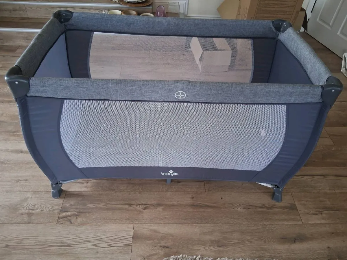 Travel cot - Image 2