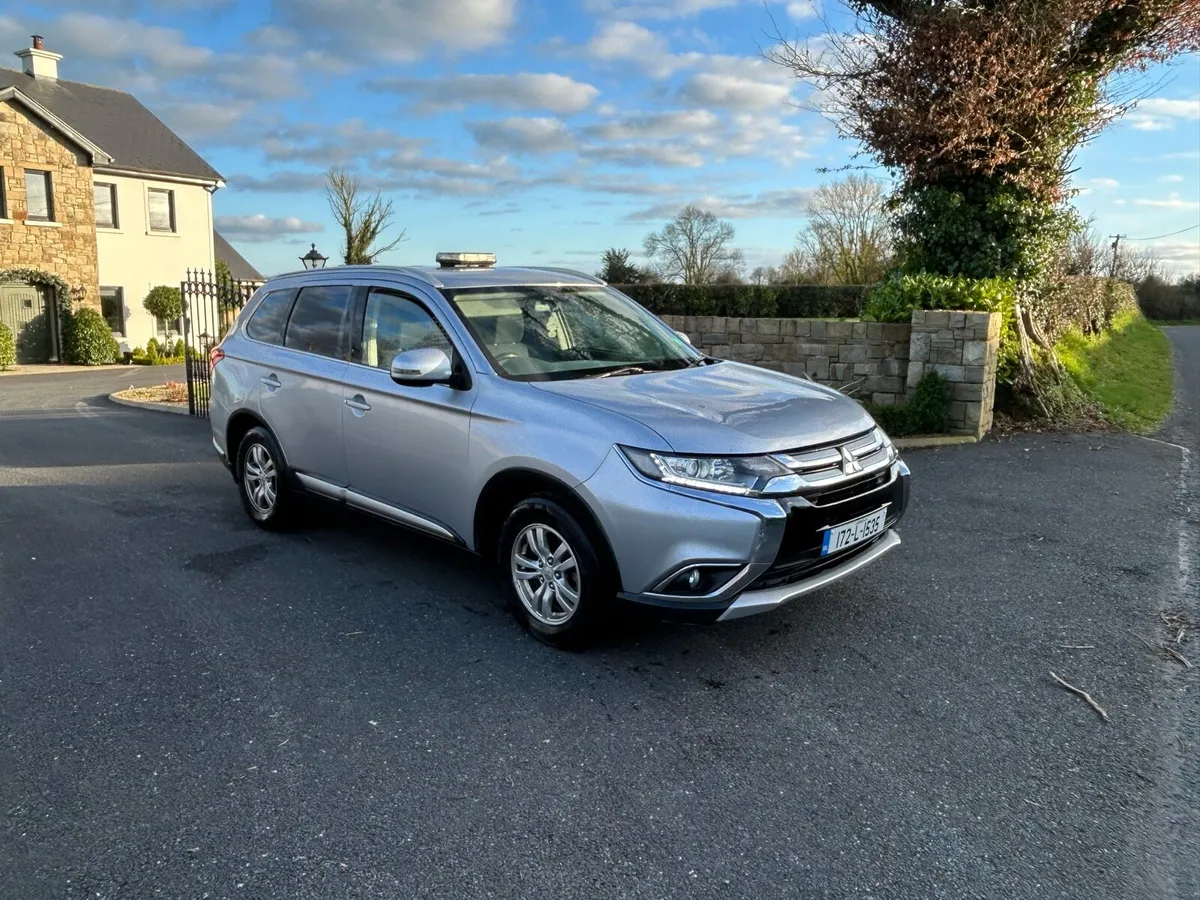 2017 Mitsubishi outlander - Image 1