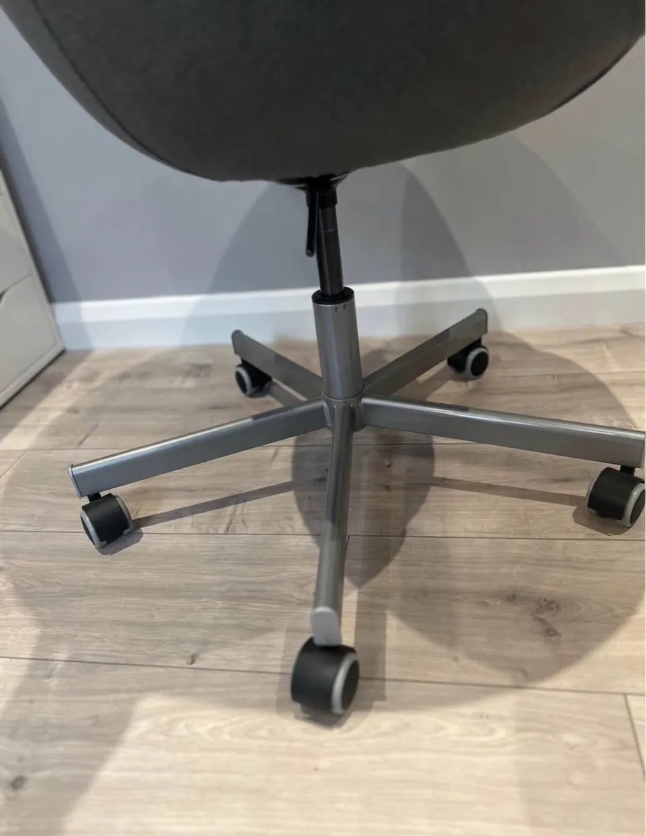 Office Swivel Chair - Image 3