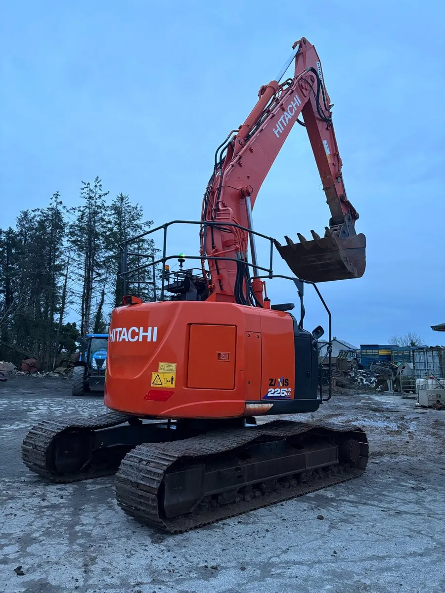 2019 Hitachi Zaxis 225-6 - Image 2