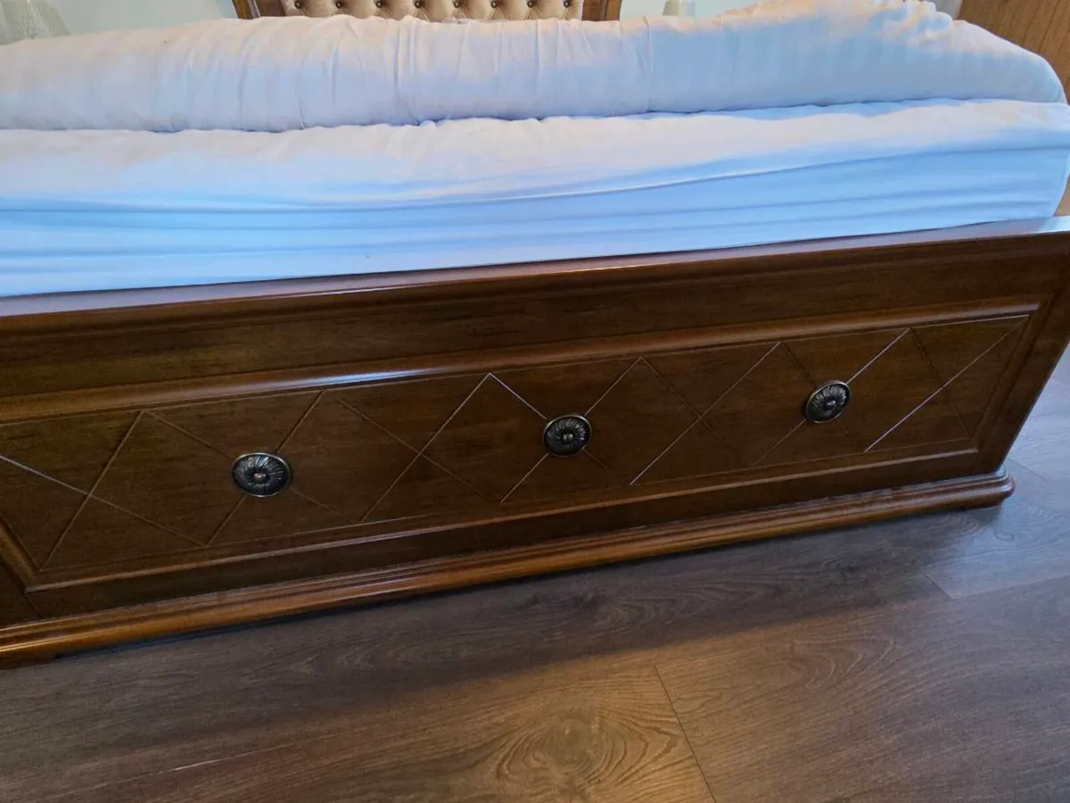 King Size Roma Bedframe and 2x Lockers - Image 3