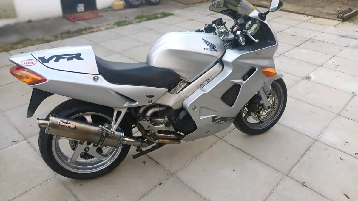 Honda vfr 800fi - Image 3
