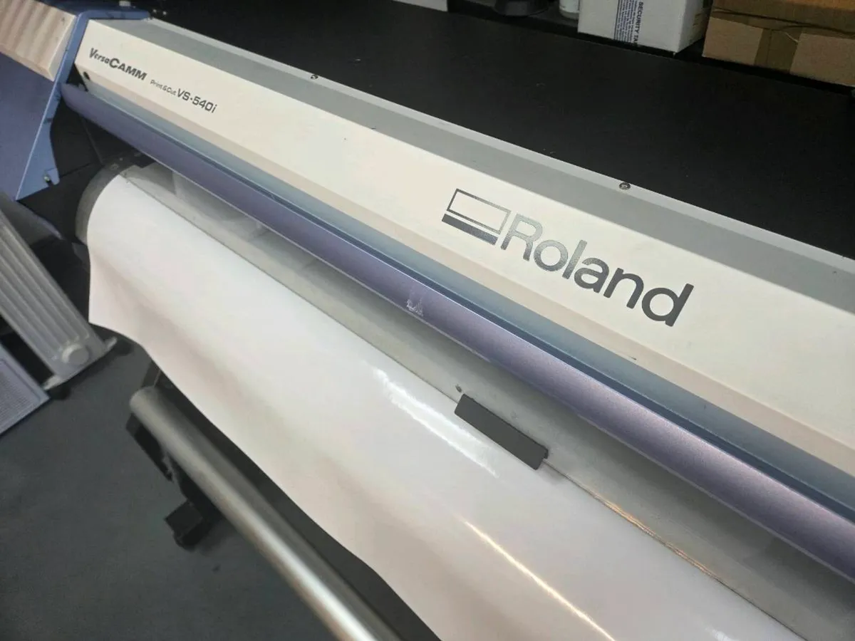 Roland VS 540i Print and Cut - Image 1