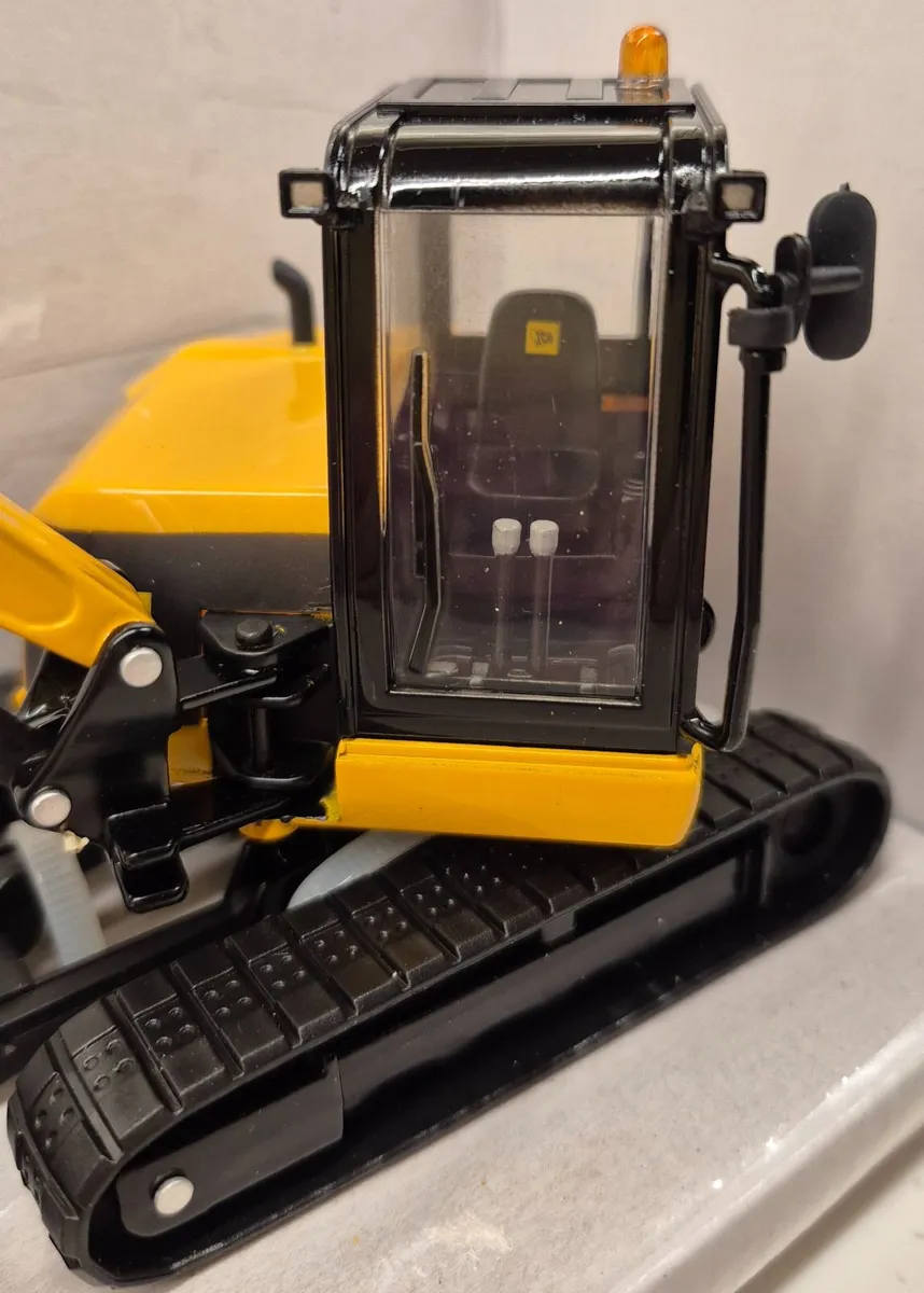 Britains JCB 86C-1 Midi Excavator model - Image 2