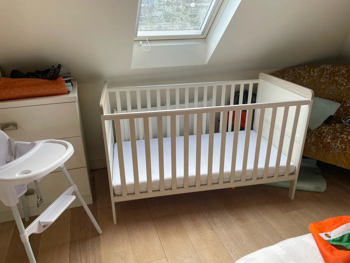 Baby crib - Image 1
