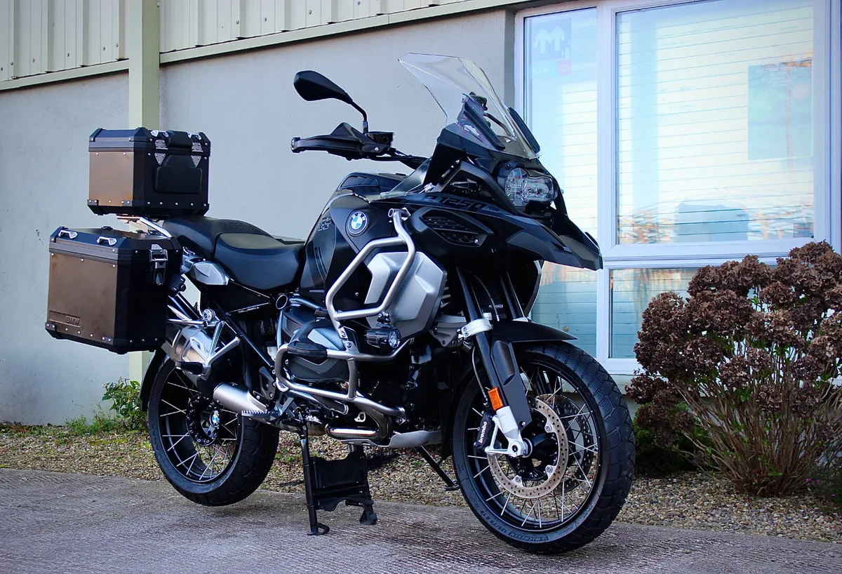 BMW R1250 GS Adventuren Triple Black TE - Image 2