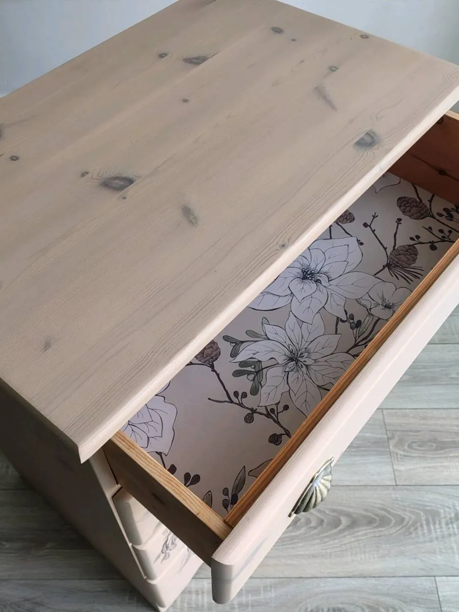 Solid wood chest of drawers - Image 4