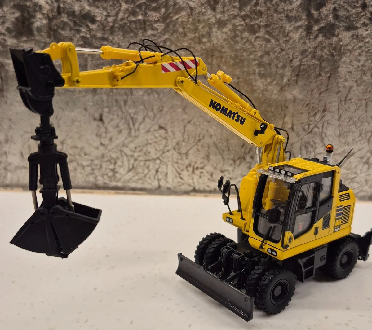 Komatsu PW148-10 Excavator Model - Image 2