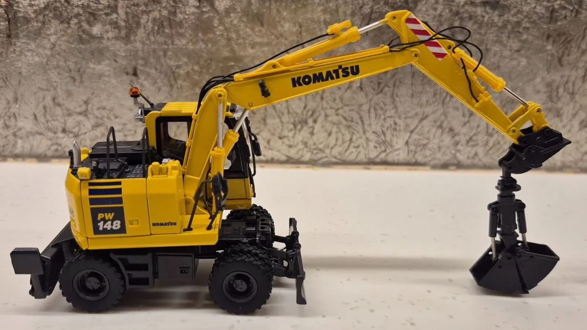 Komatsu PW148-10 Excavator Model - Image 3