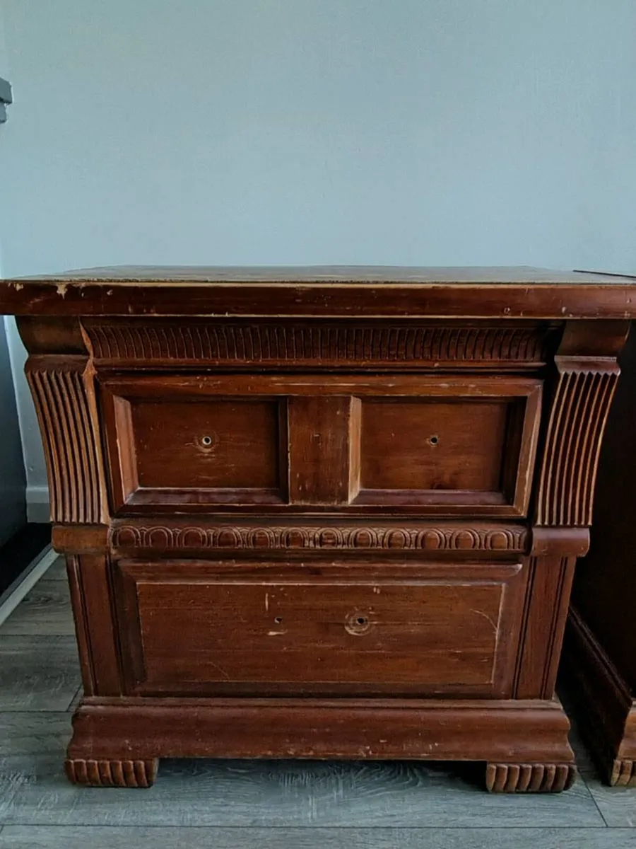 Pair of oversized lockers - Image 4