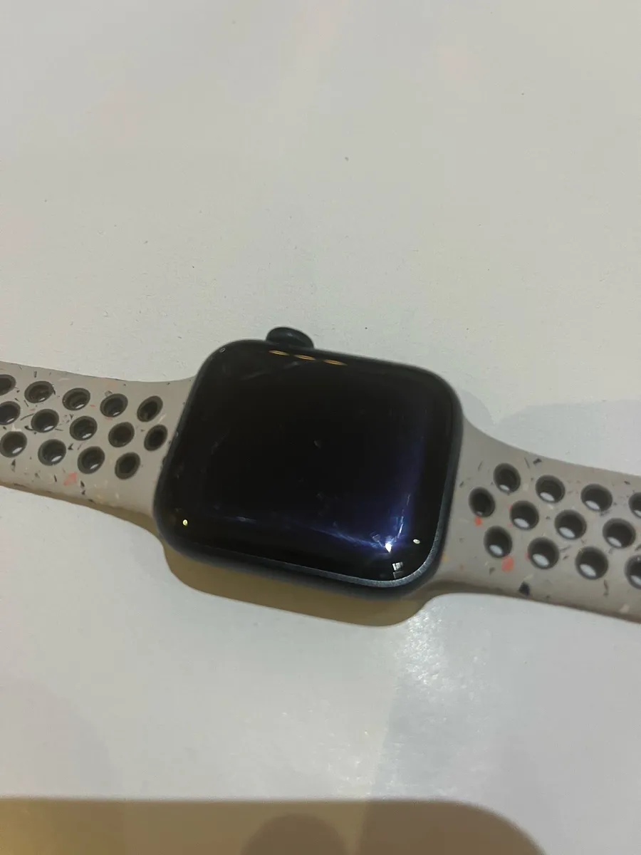 Apple watch SE - Image 2