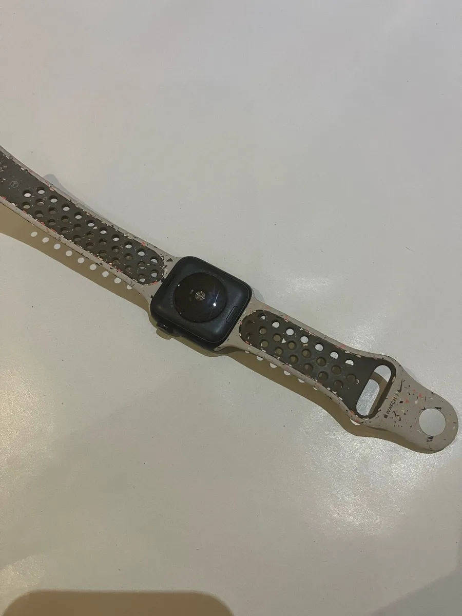 Apple watch SE - Image 3