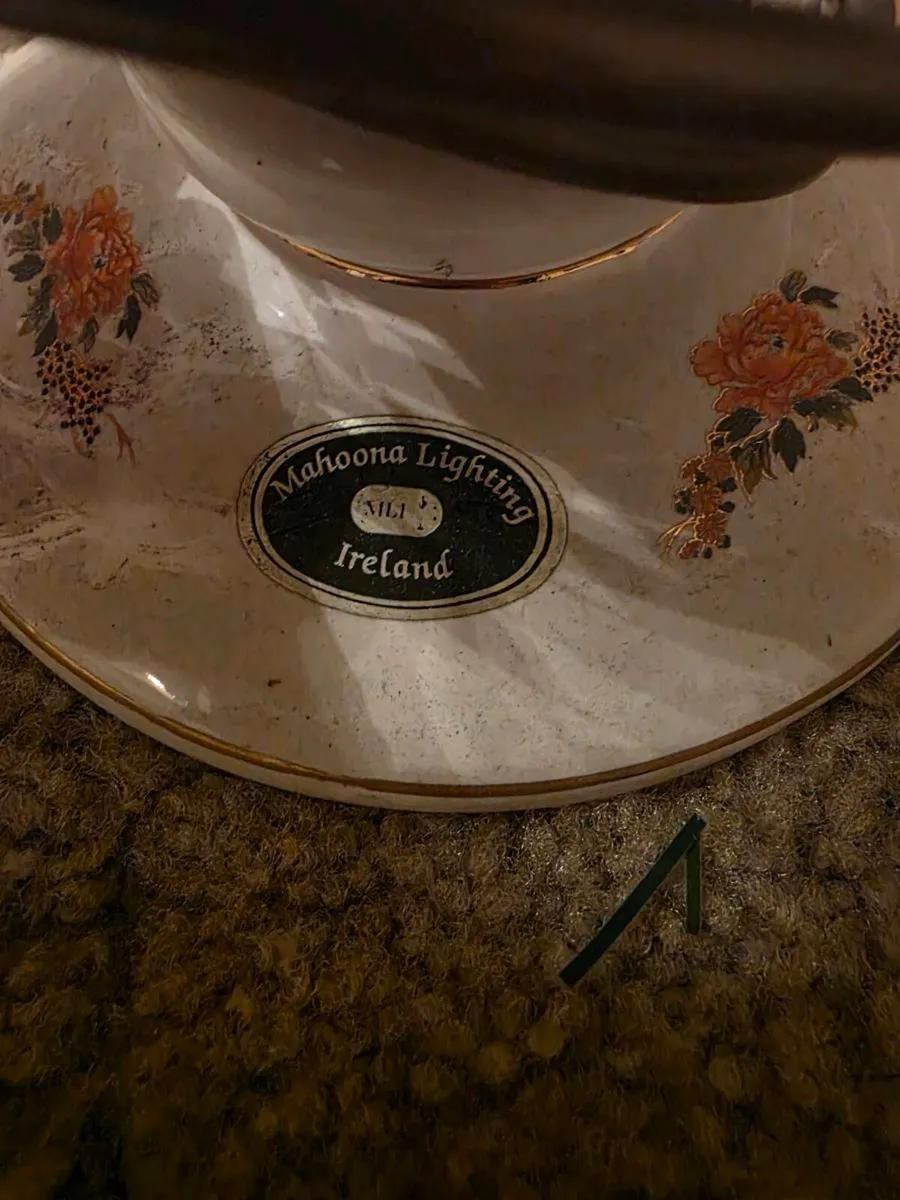 Mahoona Made in Ireland lamp - Image 3