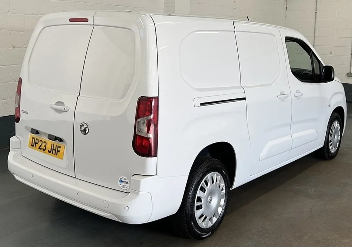 2023 Vauxhall Combo Panel Van - Image 3