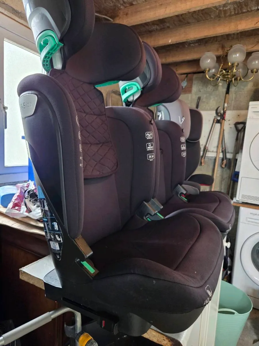 3 High-Back Booster car seats - Image 3