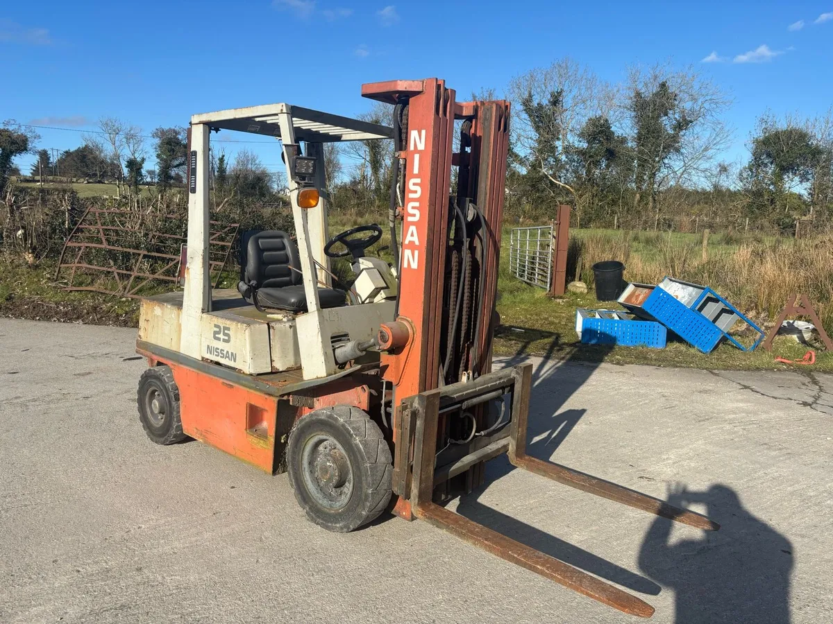 Nissan 2.5 ton cont spec - Image 1