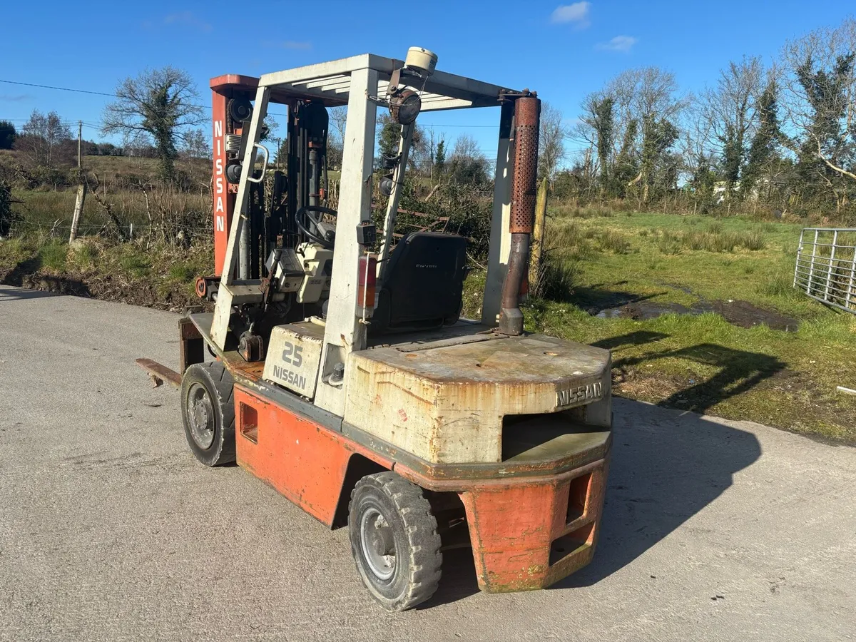 Nissan 2.5 ton cont spec - Image 3