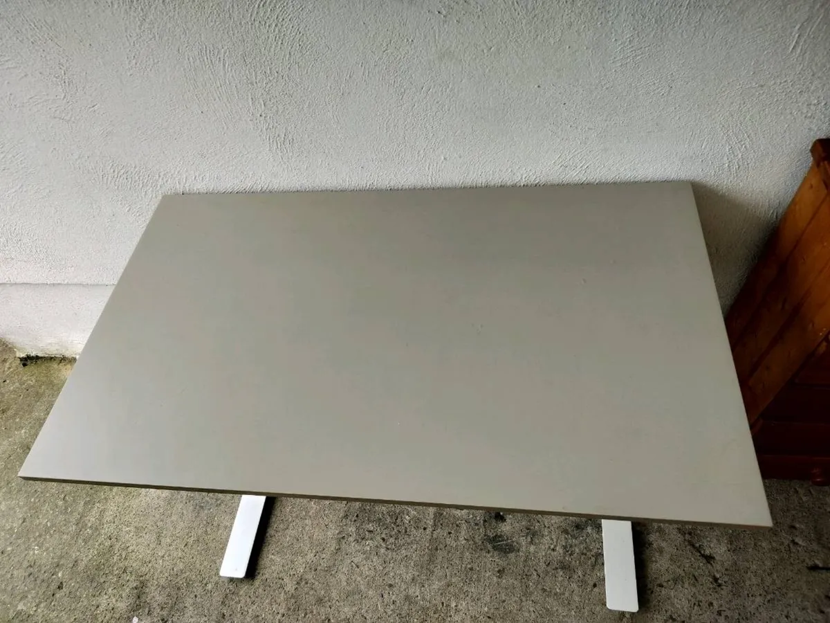 Office desk - Image 1