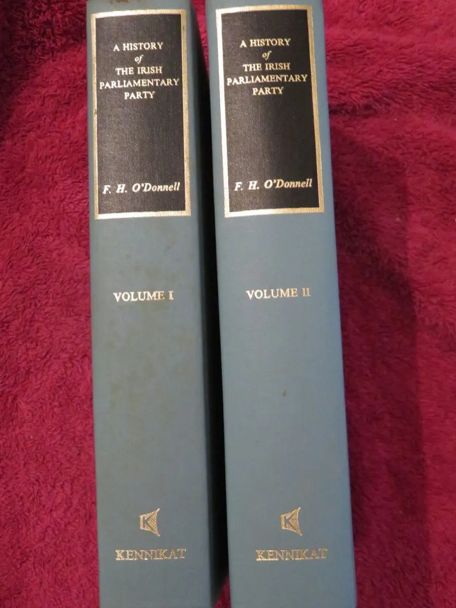 2 books . Irish parliamentary party , €150 No offe - Image 1