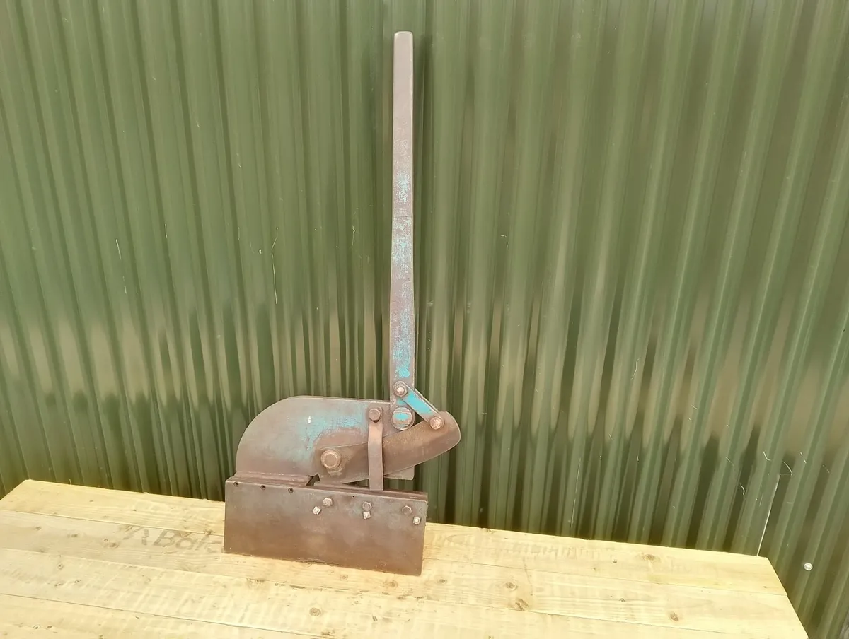 Guillotine - Image 1