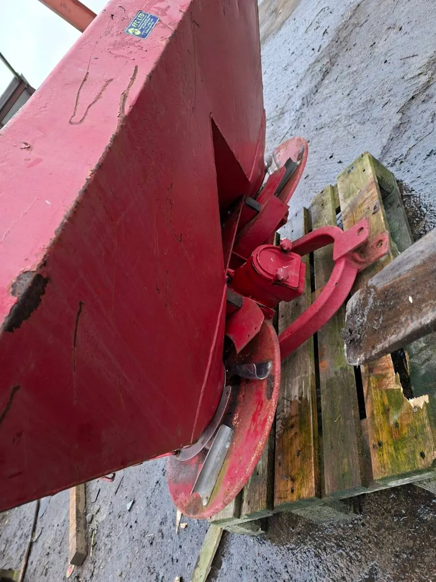 RAUCH FERTILIZER SPREADER - Image 4