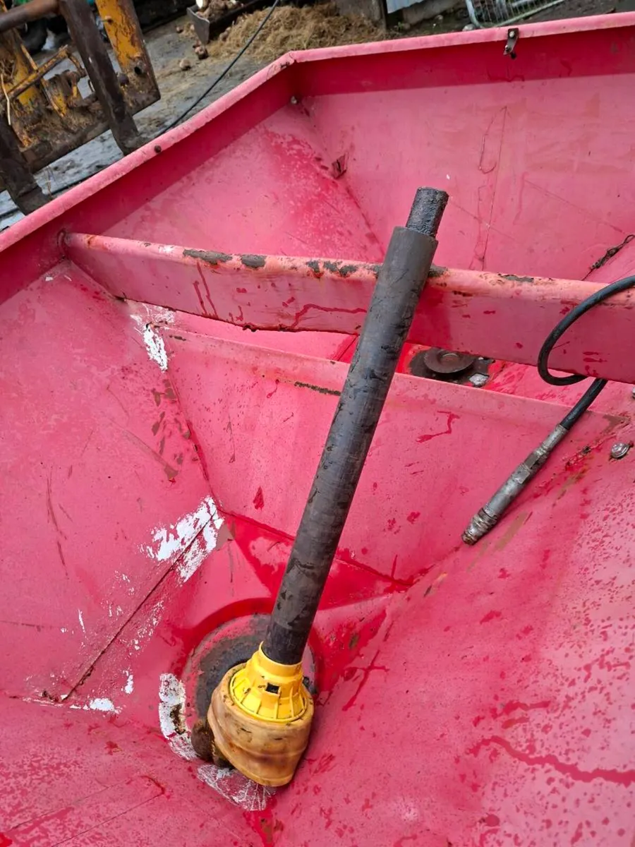 RAUCH FERTILIZER SPREADER - Image 3