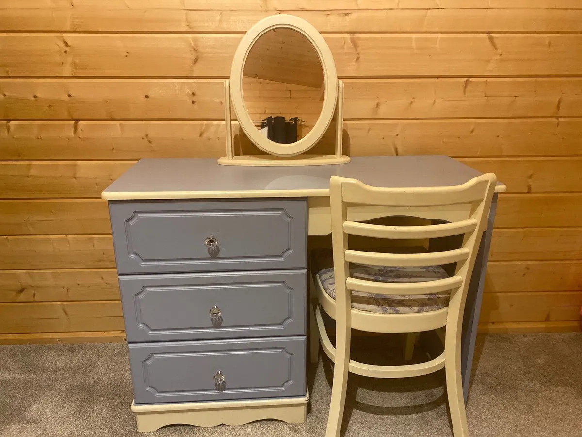 Dressing table set - Image 1