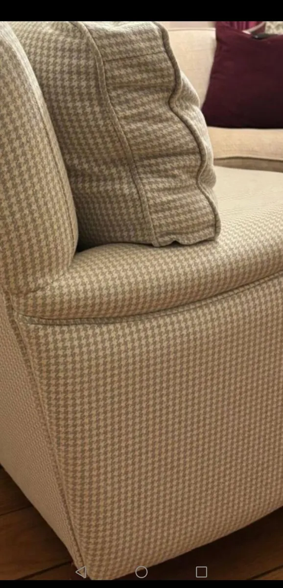 Laura Ashley 2 Seater Couch C/W Front Brass Castor - Image 4