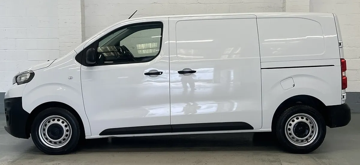 2023 Peugeot Expert Panel Van - Image 4