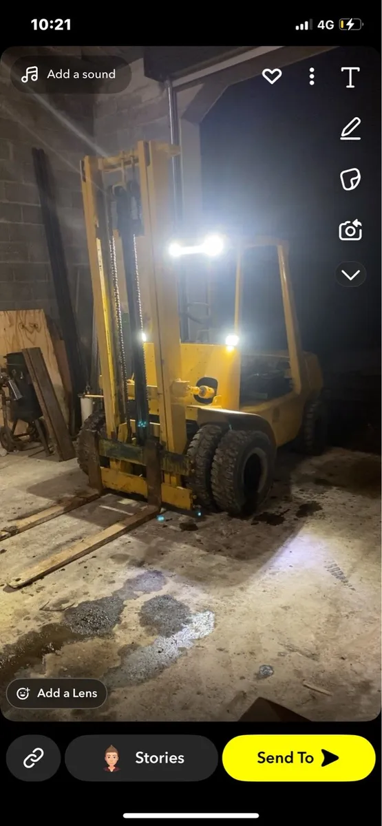Forklift and welder - Image 1