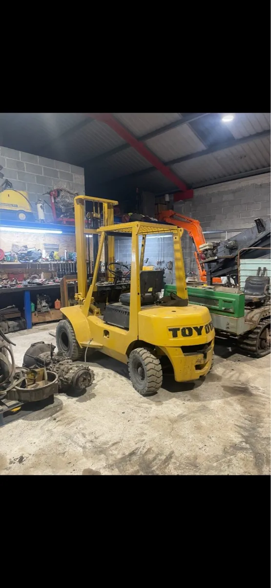 Forklift and welder - Image 4