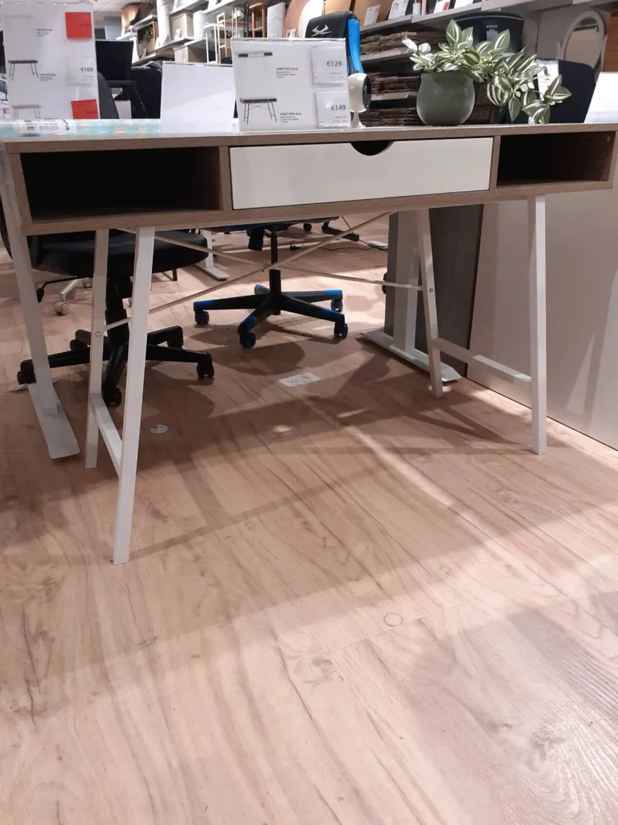 Study table - Image 1