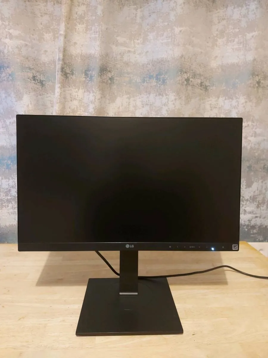 LG 24" monitor - Image 1